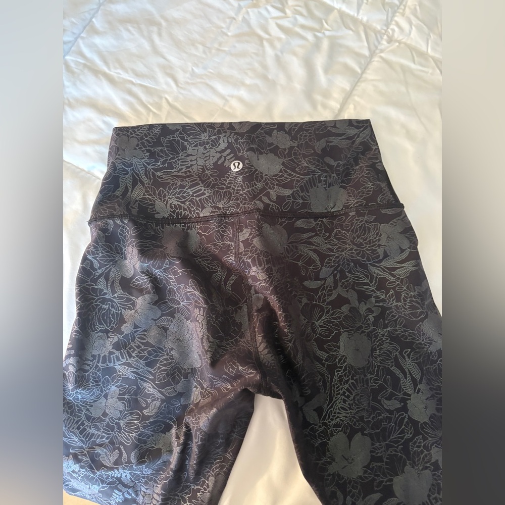 Lululemon Black Floral Leggings NWOT Size 6